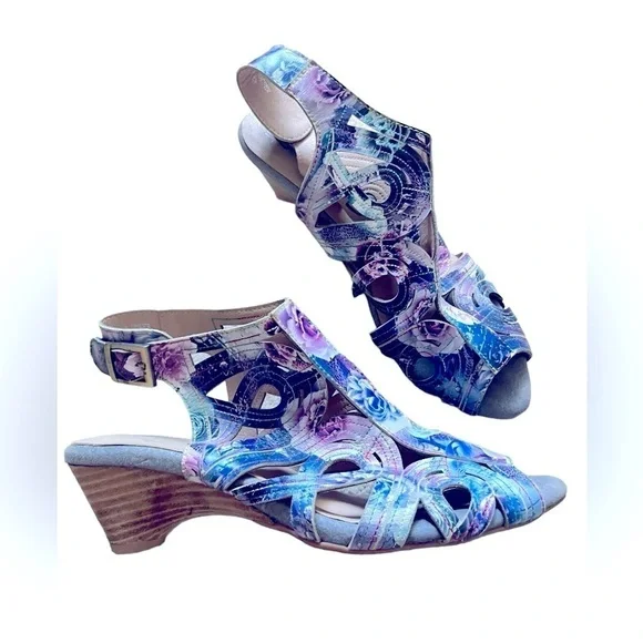 L'ARTISTE Flourisha Gladiator‎ Sandals